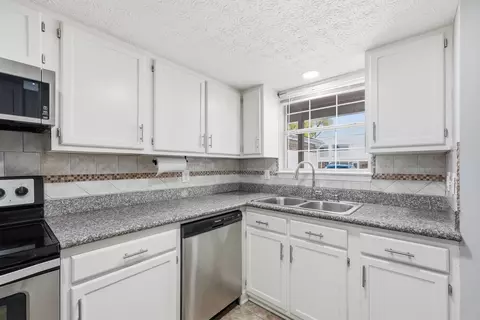 2412 Winter Park Ct, Fort Walton Beach, FL 32547