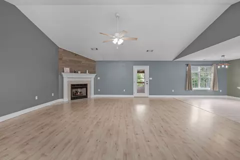Living - 114 Conquest Ave, Crestview, FL 32536 photo 2 of 7