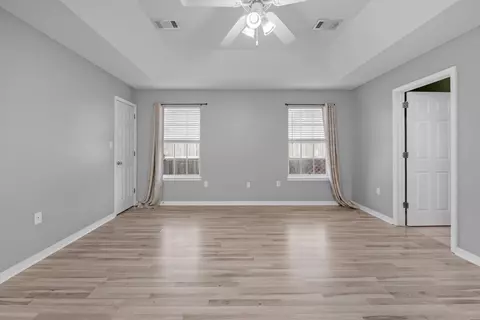 Living - 114 Conquest Ave, Crestview, FL 32536 photo 7 of 7