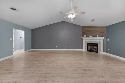 Living - 114 Conquest Ave, Crestview, FL 32536 photo 6 of 7