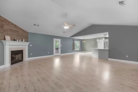 Living - 114 Conquest Ave, Crestview, FL 32536 photo 3 of 7
