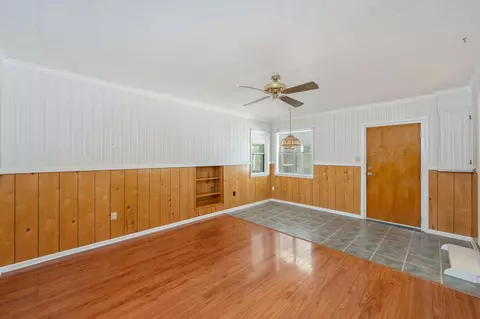 Living - 578 E Williams Ave, Crestview, FL 32539 photo 6 of 7
