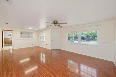 Living - 578 E Williams Ave, Crestview, FL 32539 photo 2 of 7