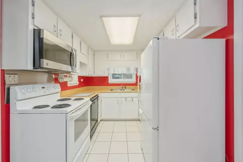 Kitchen - 578 E Williams Ave, Crestview, FL 32539 photo 1 of 6