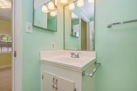 Bath - 578 E Williams Ave, Crestview, FL 32539 photo 1 of 6