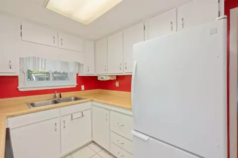 Kitchen - 578 E Williams Ave, Crestview, FL 32539 photo 3 of 6