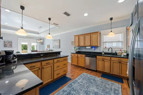 Kitchen - 804 Symphony Way, Freeport, FL 32439 photo 4 of 5