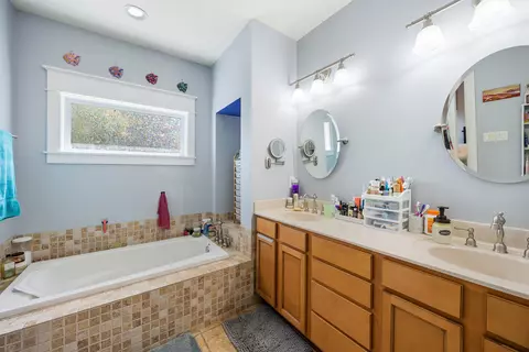 Bath - 804 Symphony Way, Freeport, FL 32439 photo 2 of 4