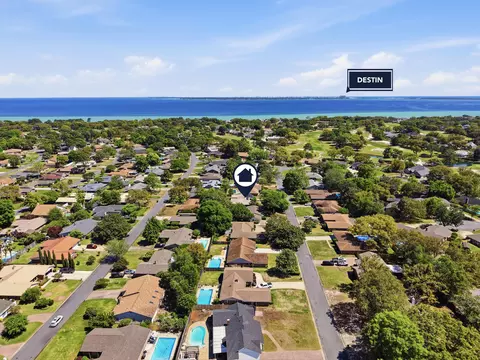 12 Pinehurst Dr, Shalimar, FL 32579