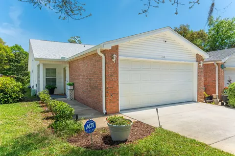 108 Andalusia Rd, Mary Esther, FL 32569