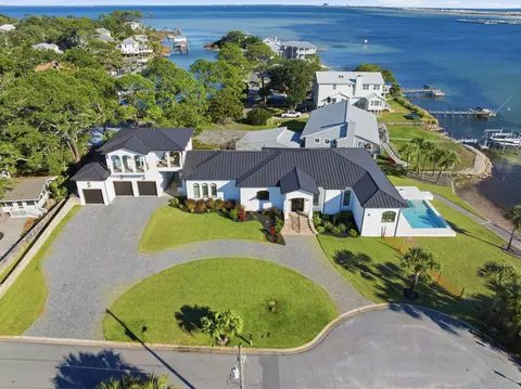 215 SE Hood Ave, Fort Walton Beach, FL 32548