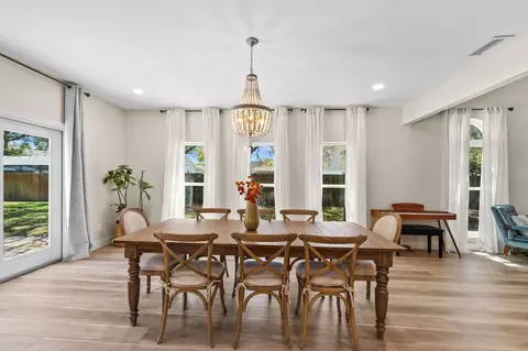 Dining - 7 Tomahawk Ct, Destin, FL 32541 photo 3 of 3