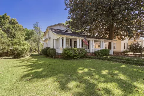 484 Circle Dr, Defuniak Springs, FL 32435
