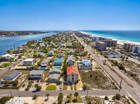 738 Starfish Ave, Fort Walton Beach, FL 32548