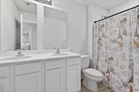 Bath - 2637 Saltgrass Way, Crestview, FL 32536 photo 1 of 2
