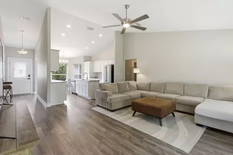 5624 Charter Cir, Gulf Breeze, FL 32563