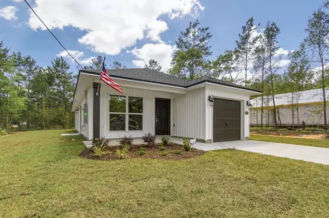 224 E Iris Ln, Defuniak Springs, FL 32433