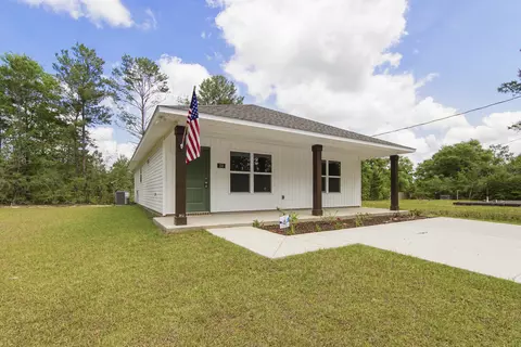 158 W Honeysuckle St, Defuniak Springs, FL 32433