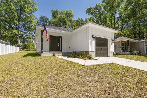 402 N 11th St, Defuniak Springs, FL 32433
