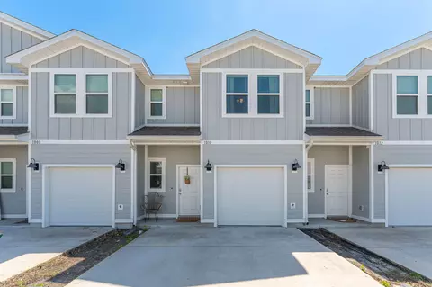 1010 Mclaren Cir, Fort Walton Beach, FL 32547