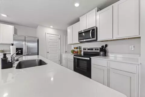 Kitchen - 2808 Tallgrass Ct, Crestview, FL 32536 photo 5 of 5
