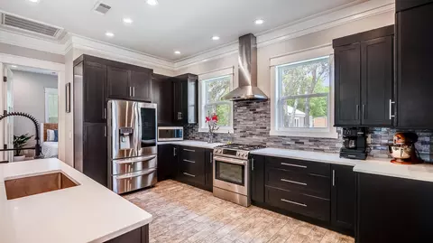 Kitchen - 490 Red Barn Rd, Freeport, FL 32439 photo 4 of 8