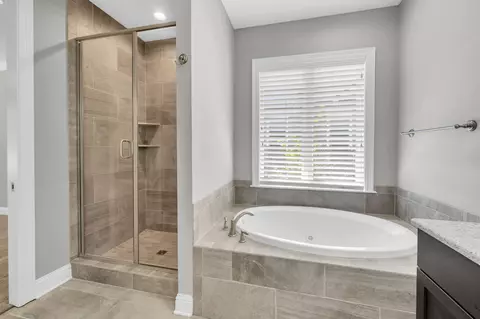 Bath - 48 Oaktree Blvd, Freeport, FL 32439 photo 1 of 4