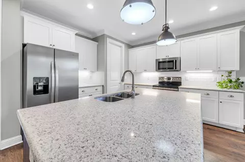 Kitchen - 48 Oaktree Blvd, Freeport, FL 32439 photo 2 of 3