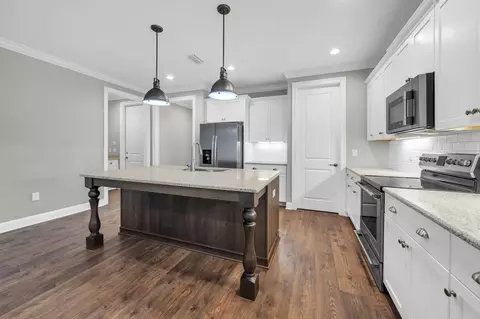 Kitchen - 48 Oaktree Blvd, Freeport, FL 32439 photo 1 of 3