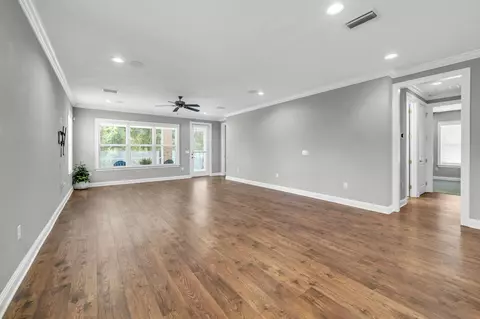 Living - 48 Oaktree Blvd, Freeport, FL 32439 photo 4 of 5