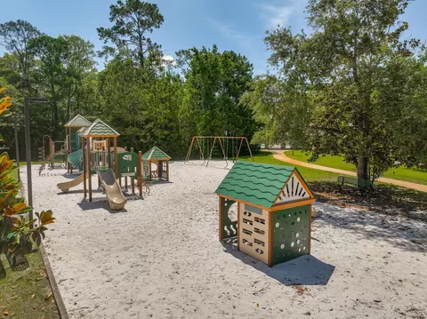 Exterior - 48 Oaktree Blvd, Freeport, FL 32439 photo 10 of 11