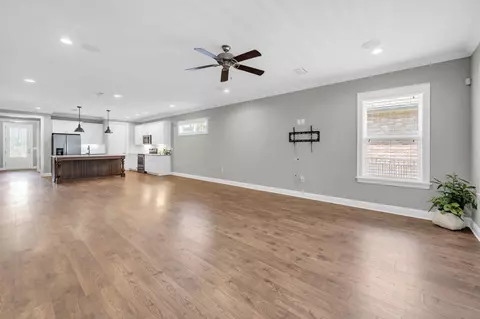 Living - 48 Oaktree Blvd, Freeport, FL 32439 photo 2 of 5