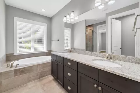 Bath - 48 Oaktree Blvd, Freeport, FL 32439 photo 2 of 4