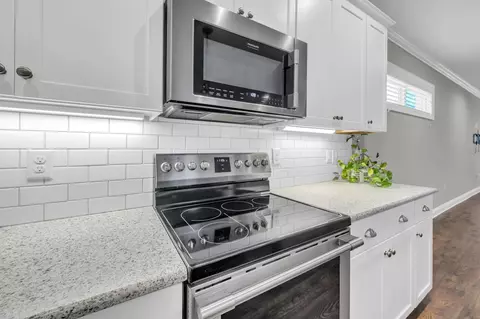 Kitchen - 48 Oaktree Blvd, Freeport, FL 32439 photo 3 of 3