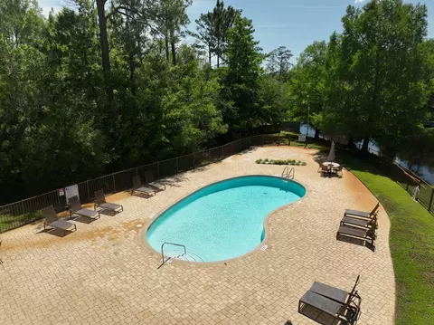 Exterior - 48 Oaktree Blvd, Freeport, FL 32439 photo 9 of 11