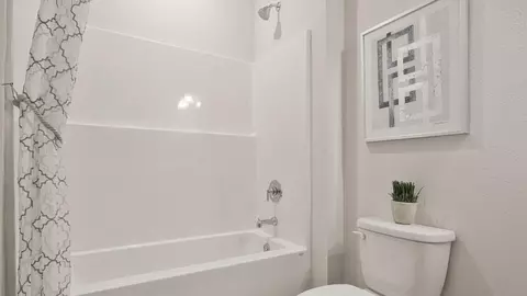Bath - 4710 Marine Loop, Crestview, FL 32539 photo 6 of 7