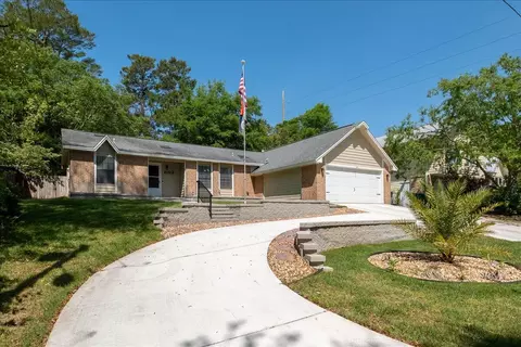 1102 Phyllis Ave, Niceville, FL 32578