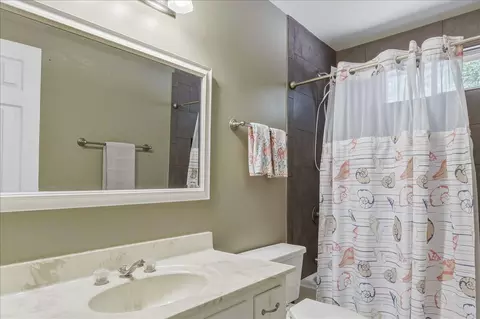 Bath - 1102 Phyllis Ave, Niceville, FL 32578 photo 4 of 4