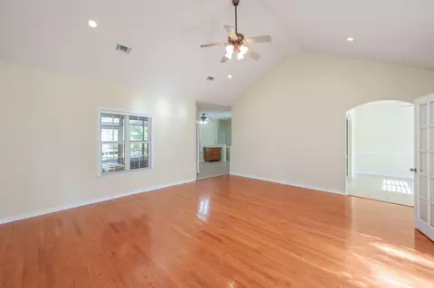 Living - 5552 Frontier Dr, Crestview, FL 32536 photo 5 of 5