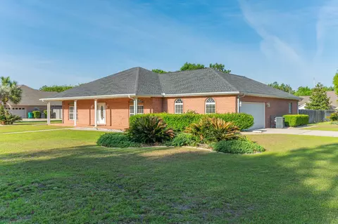 Exterior - 5552 Frontier Dr, Crestview, FL 32536 photo 5 of 15