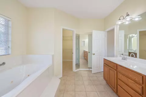 Bath - 5552 Frontier Dr, Crestview, FL 32536 photo 4 of 7