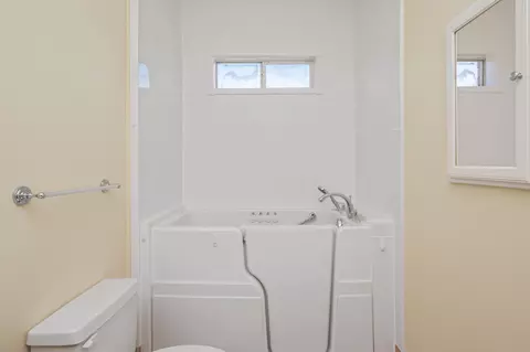 Bath - 5552 Frontier Dr, Crestview, FL 32536 photo 5 of 7