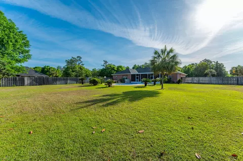 Exterior - 5552 Frontier Dr, Crestview, FL 32536 photo 14 of 15