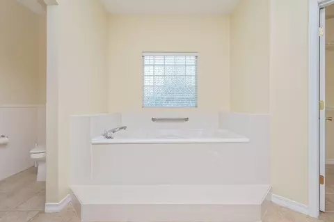 Bath - 5552 Frontier Dr, Crestview, FL 32536 photo 2 of 7