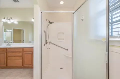 Bath - 5552 Frontier Dr, Crestview, FL 32536 photo 3 of 7