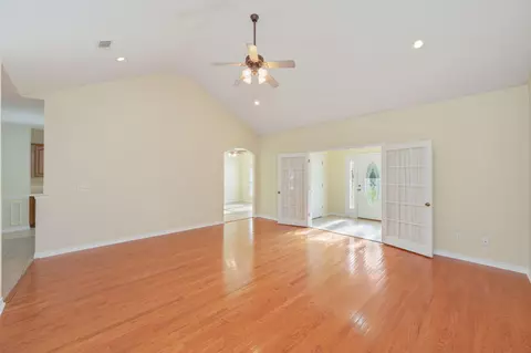 Living - 5552 Frontier Dr, Crestview, FL 32536 photo 3 of 5