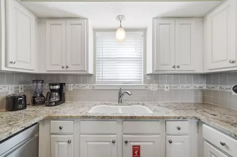 Kitchen - 30 Windancer Ln, Miramar Beach, FL 32550 photo 4 of 4