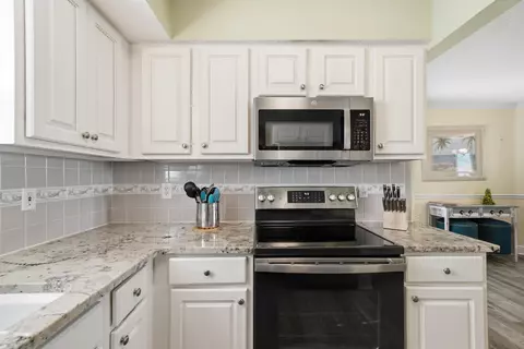 Kitchen - 30 Windancer Ln, Miramar Beach, FL 32550 photo 2 of 4