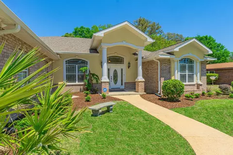 7 Japonica Ln, Shalimar, FL 32579