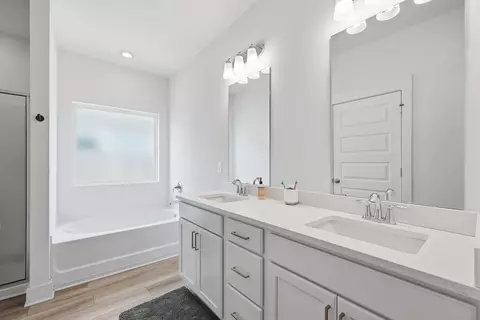 Bath - 125 Blooming Cv, Crestview, FL 32539 photo 1 of 4